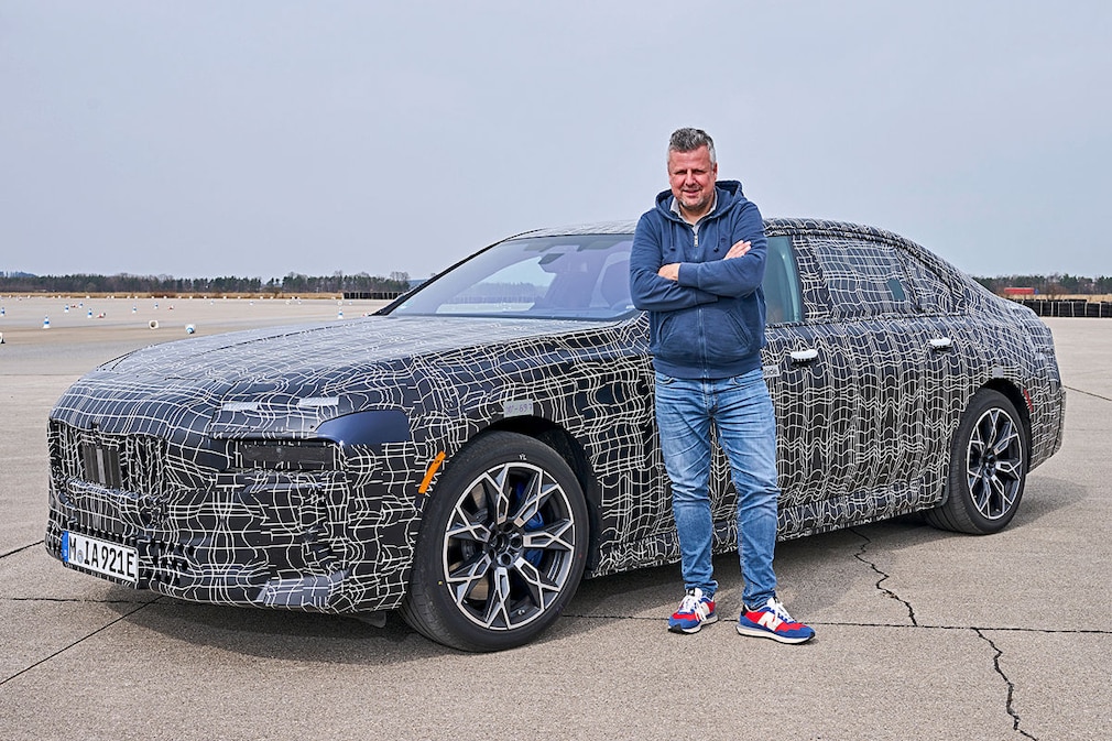 BMW i7