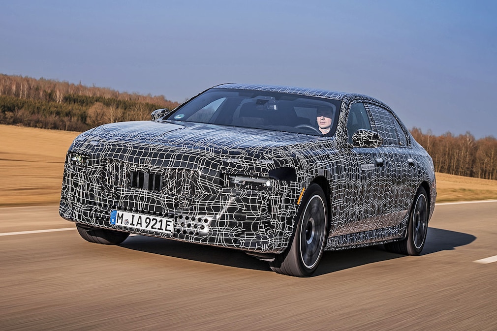 BMW i7