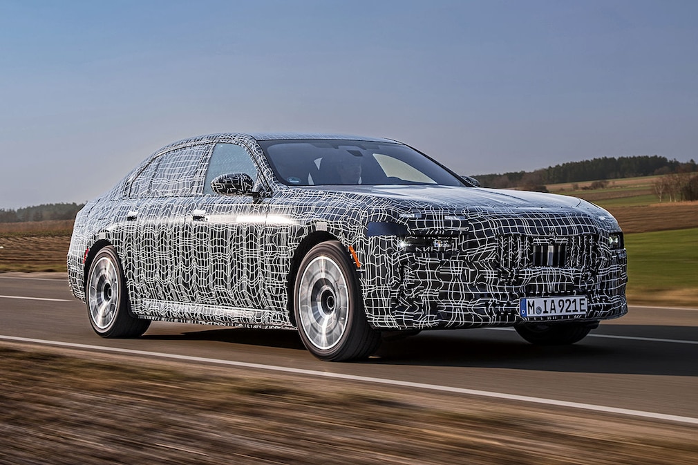 BMW i7