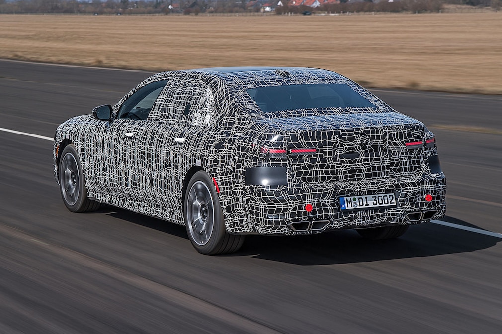 BMW i7