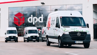 Mercedes-Benz Vans übergibt 150 eSprinter an DPD