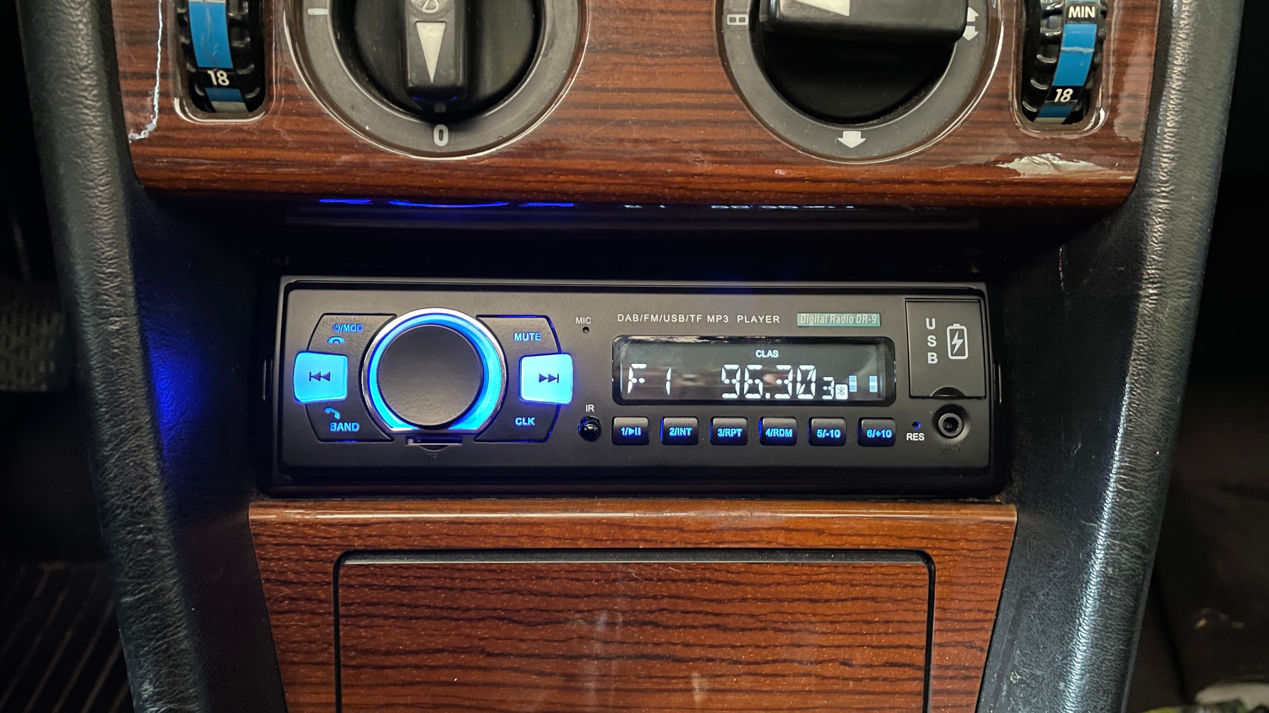 Sony XAV-AX8050 - Autoradio DAB+ Con Display Touchscreen 9 Anti Riflesso - Apple CarPlay E Android Auto Wireless - Monitor Regolabile - HDMI E WebLink