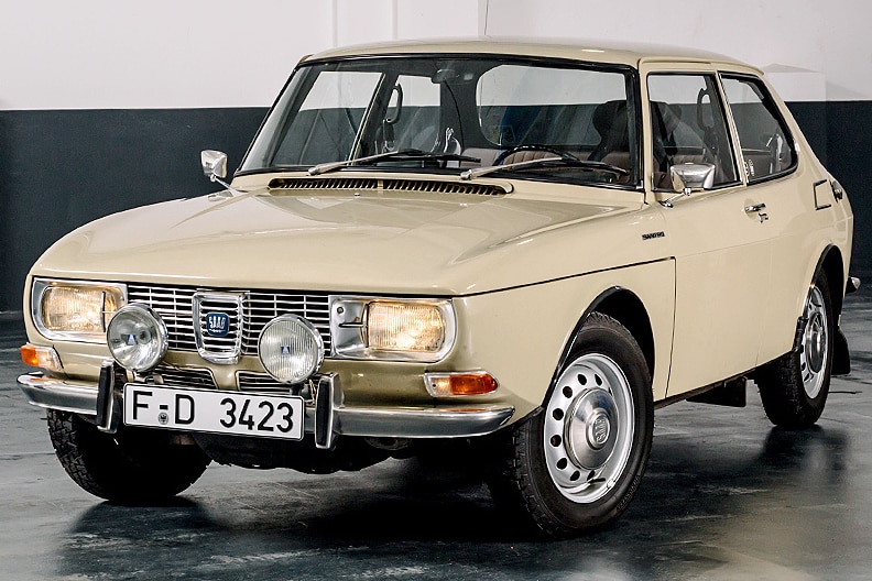 Saab 99 stehend schräg von vorn