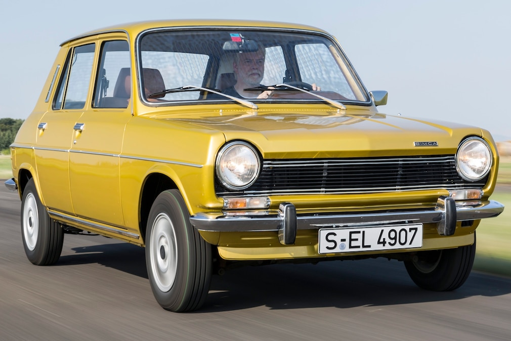 Simca 1100 fahrend schräg von vorn