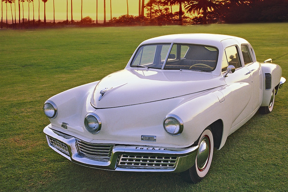 Tucker 48 (1948) stehend schräg von vorn