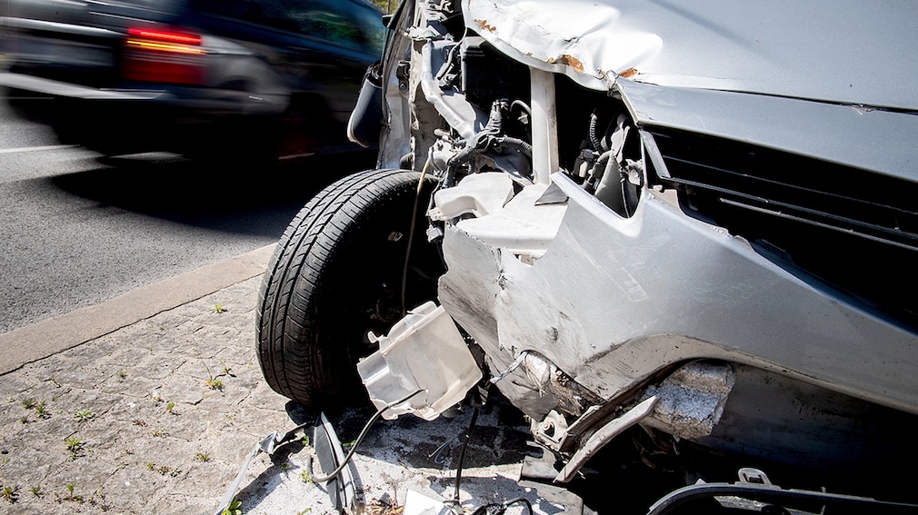 Blechschaden Unfall Auto - KFZ-Versicherung