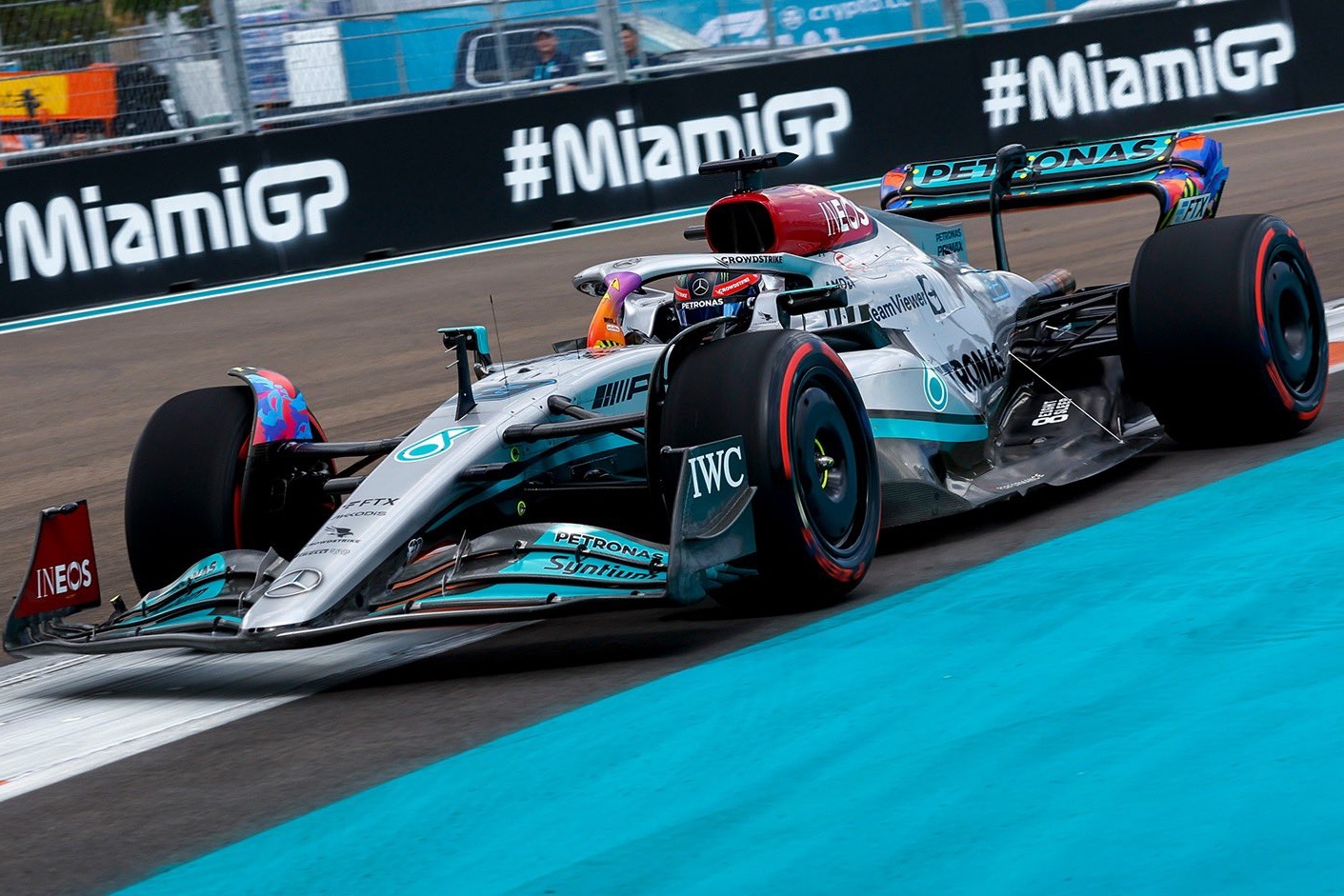 Formel 1 Training in Miami Verstappen fängt Feuer, Sainz crasht