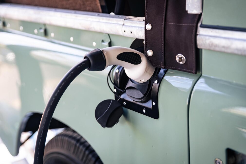 Everrati Land Rover Series IIA