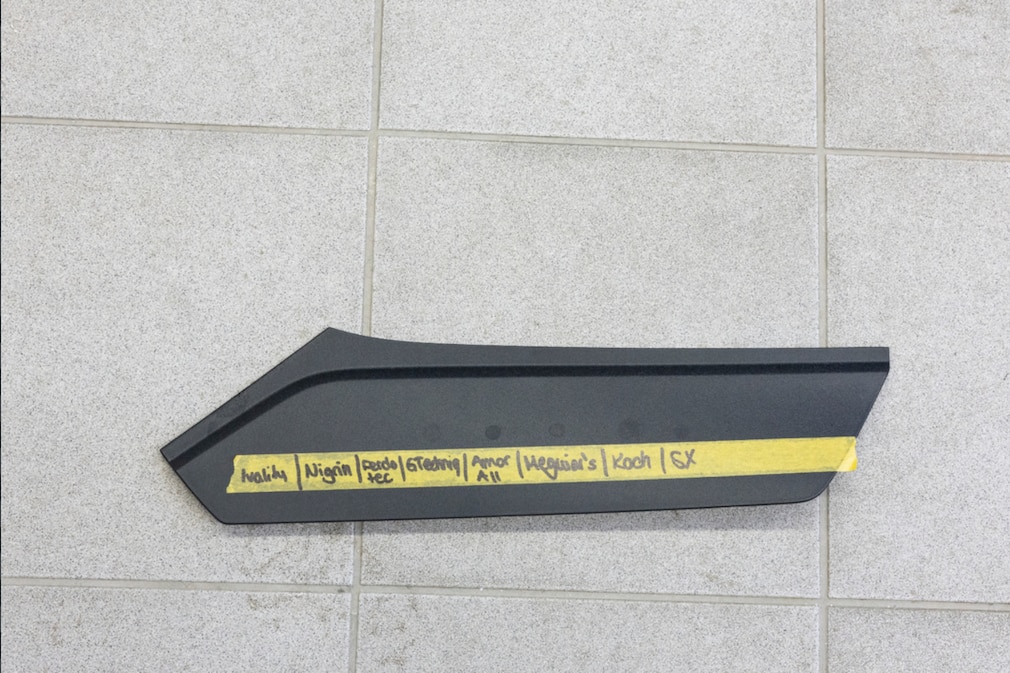 Produkte auf einem Kunststoffteil, das beschriftet wurde