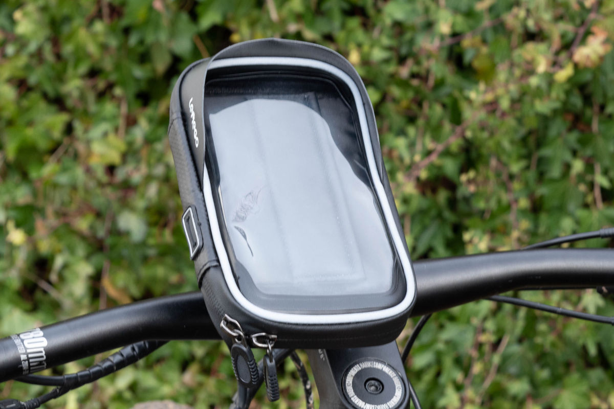 BikeEase™  Fahrrad-Handyhalter, Ladegerät, Vorderlicht und