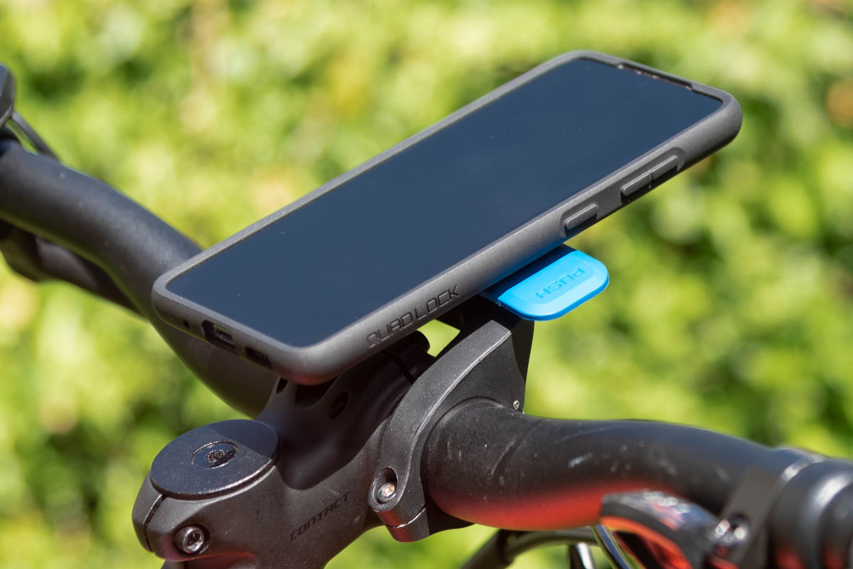 Fahrrad-Telefonhalterung mit Sonnenschutz. Schöne Telefonhalterung