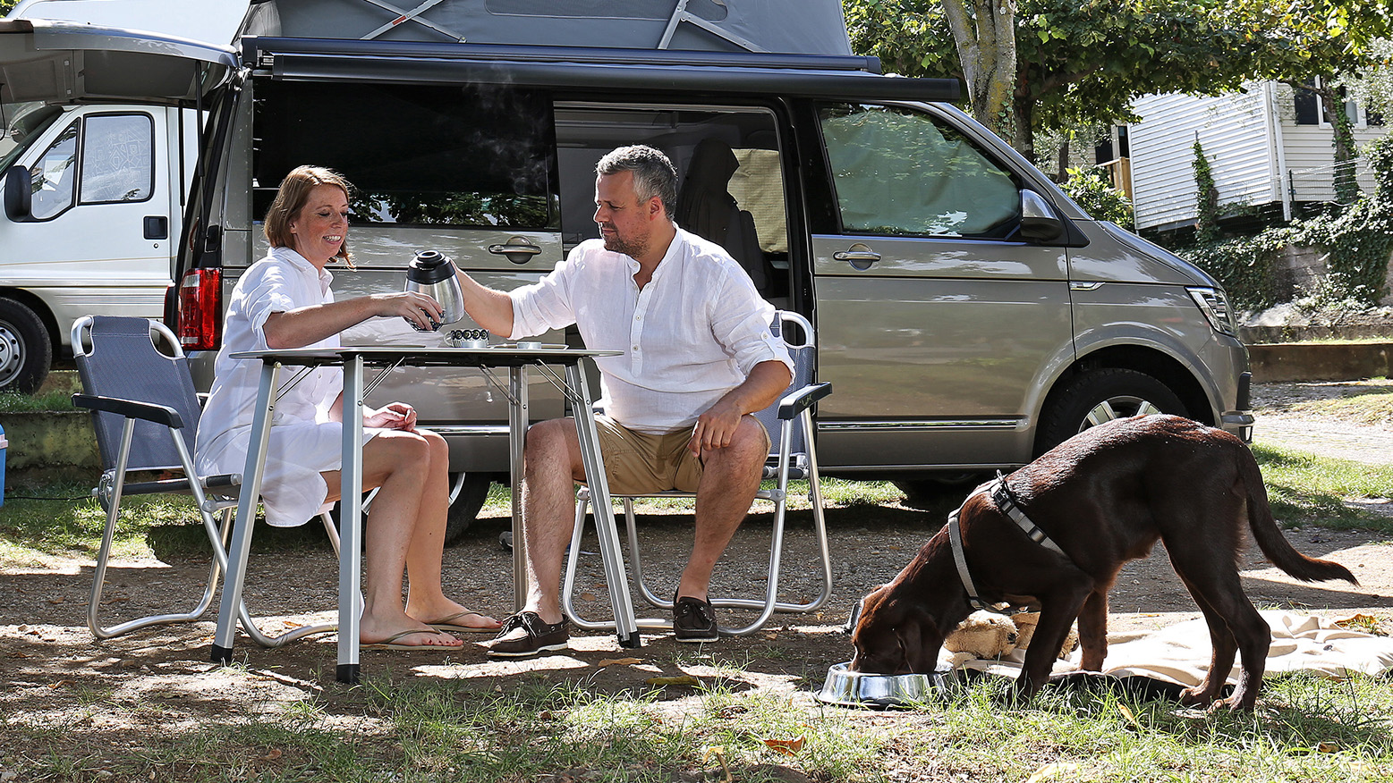 Reisen auf vier Pfoten: So geht Camping mit Hunden - AUTO BILD