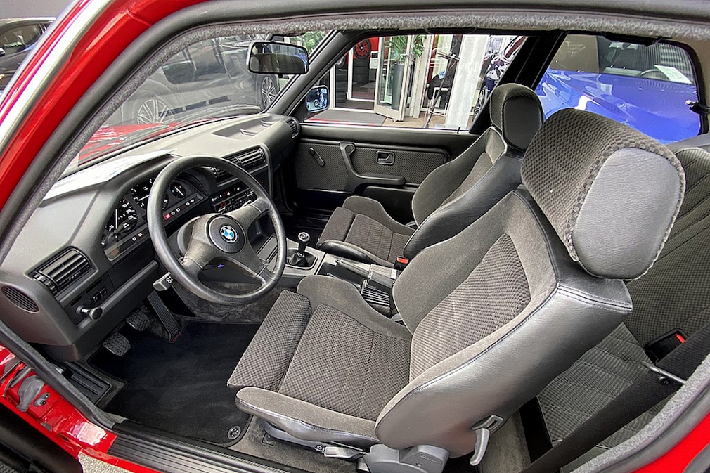 BMW 323i E30