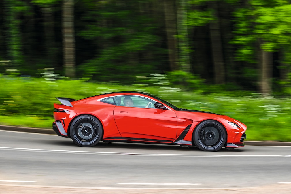 Aston Martin V12 Vantage