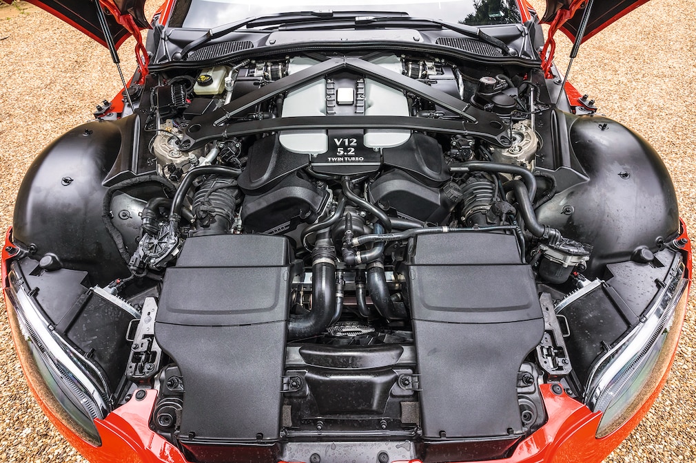 Aston Martin V12 Vantage