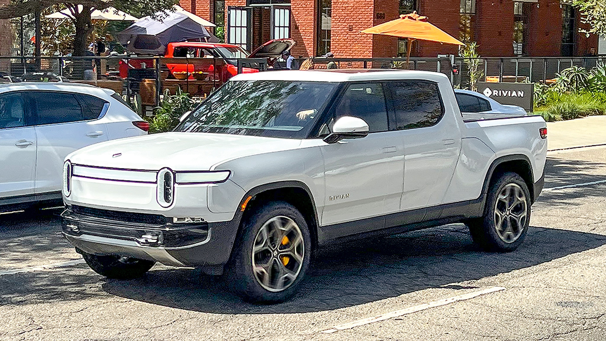 Rivian R1T QuadMotor Large Pack So fährt der ElektroPickup AUTO BILD