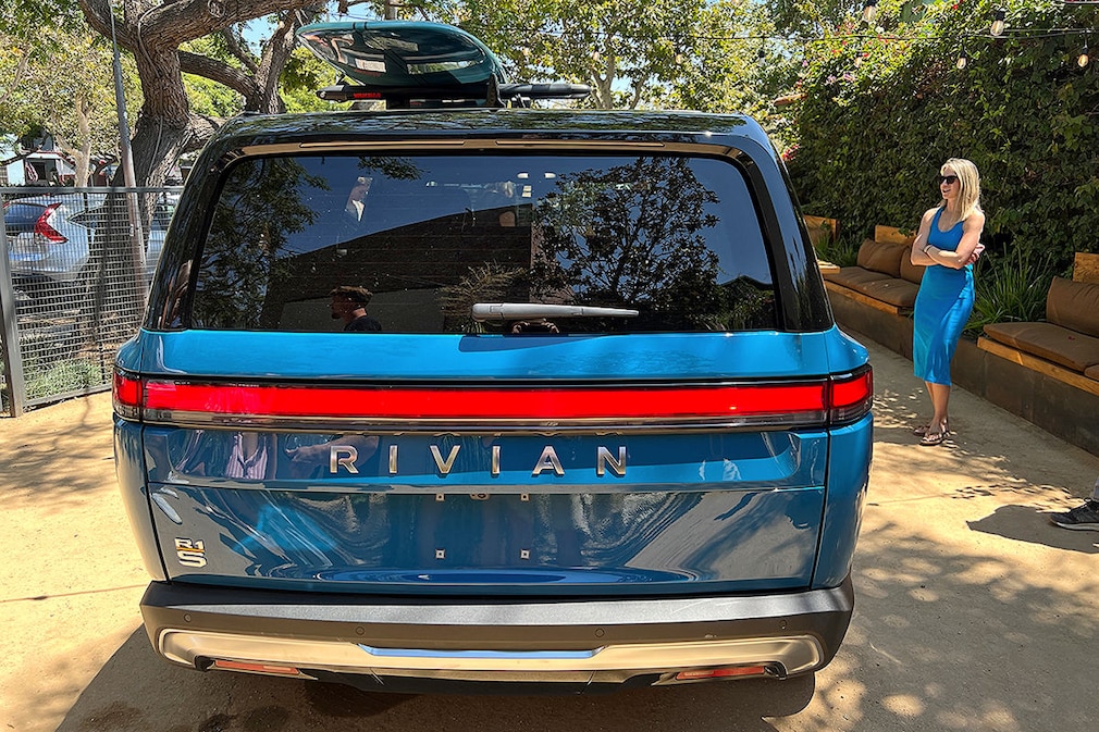 Rivian R1T Large Pack