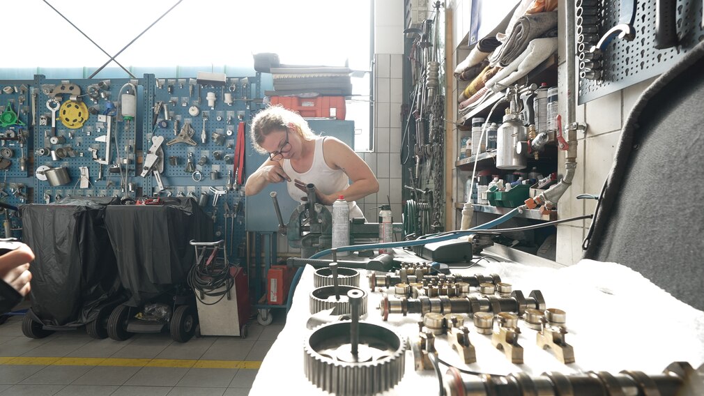 eBay is looking for the super screwdriver eBay is looking for the super screwdriver