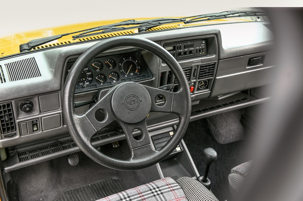Opel Corsa-e and Corsa GT (1987)