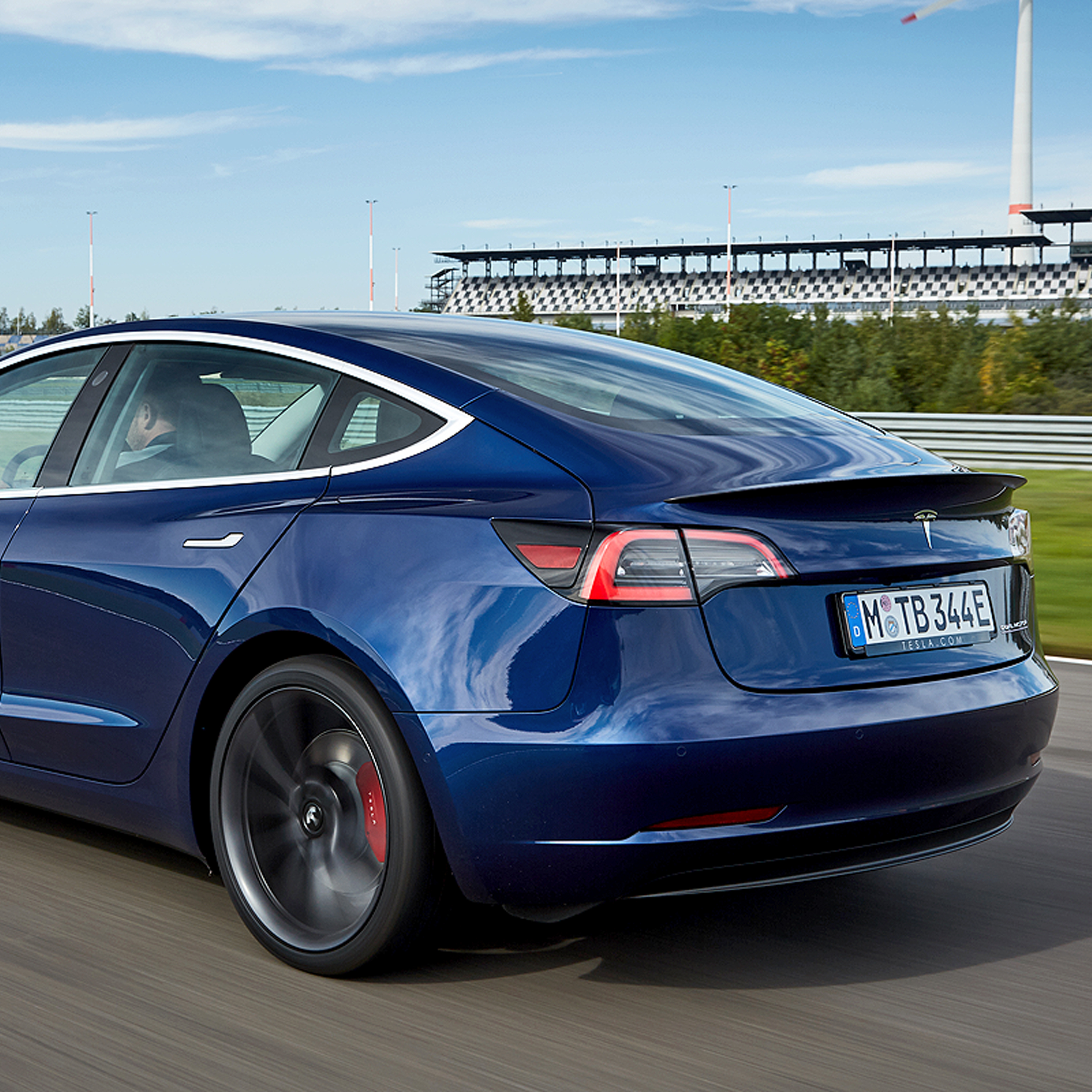 Tesla Model 3 Standard (2022): Heiße Deals für Leasing & Kauf - EFAHRER.com