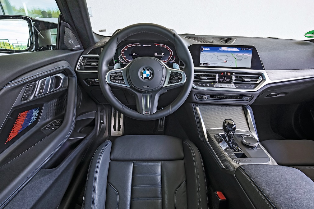 BMW M240i xDrive BMW M240i xDrive