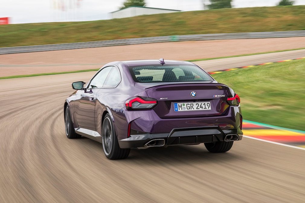 BMW M240i xDrive BMW M240i xDrive