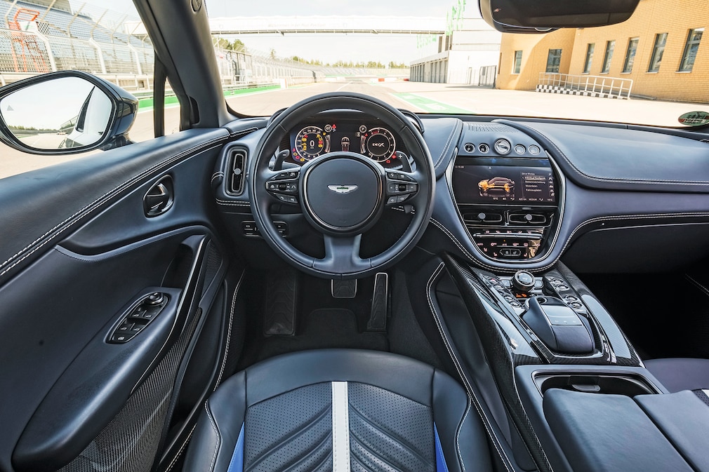 Aston Martin DBX707