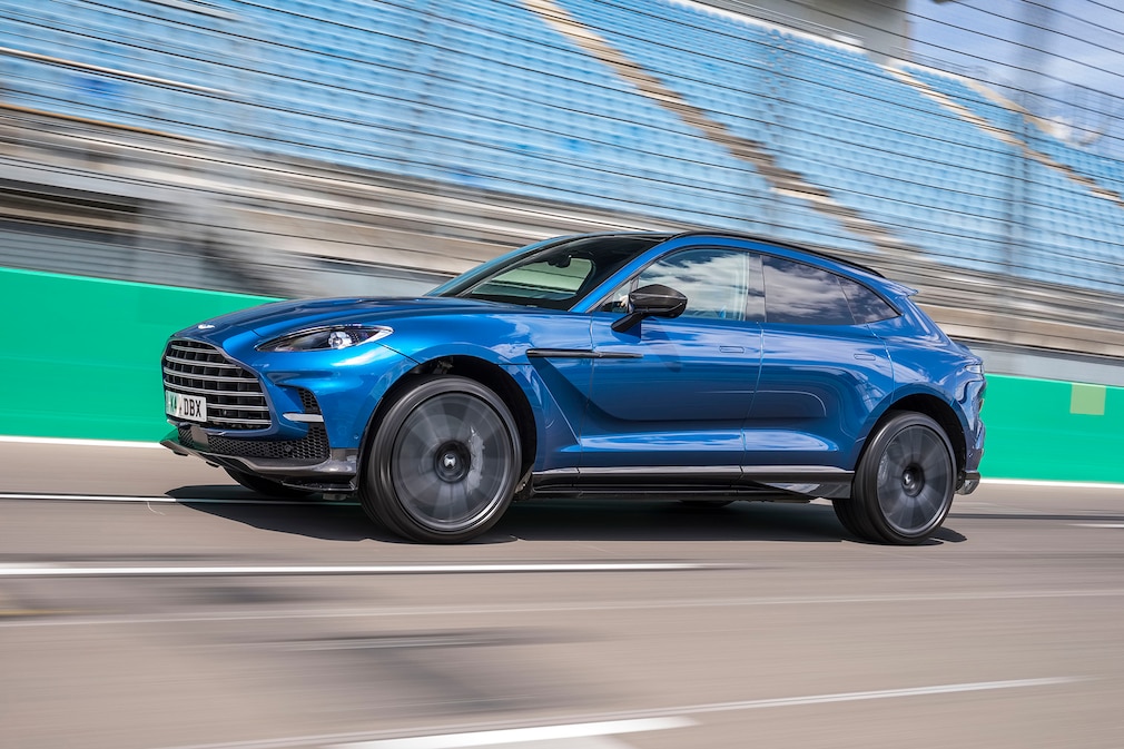 Aston Martin DBX707
