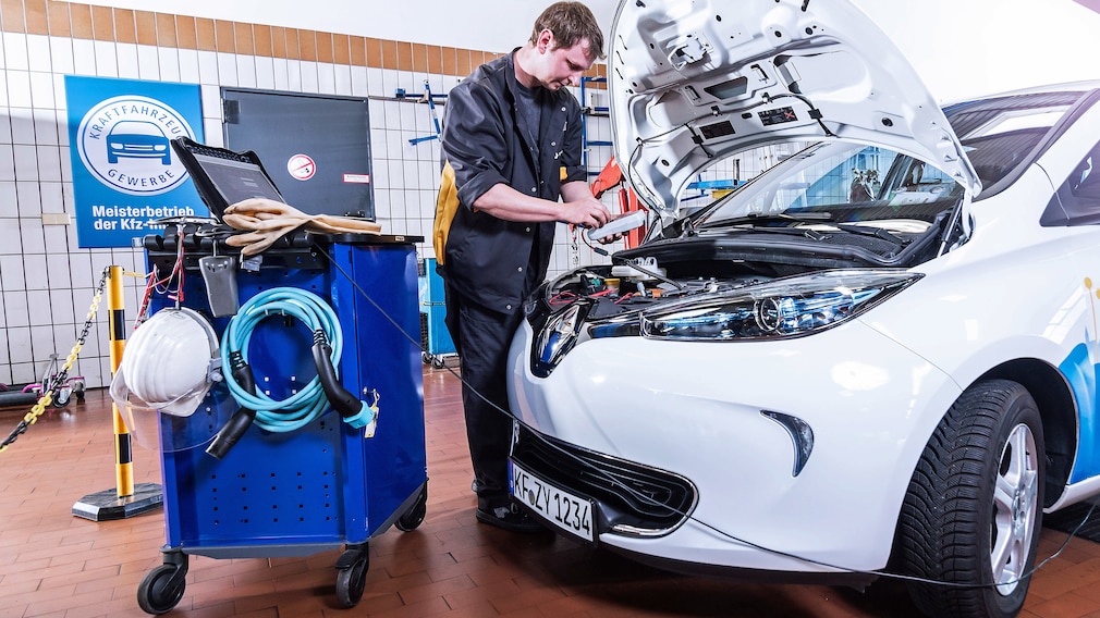 E-Auto in der Werkstatt E-Auto in der Werkstatt