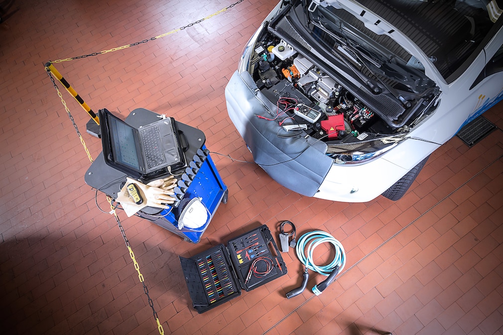 E-Auto-Reparatur