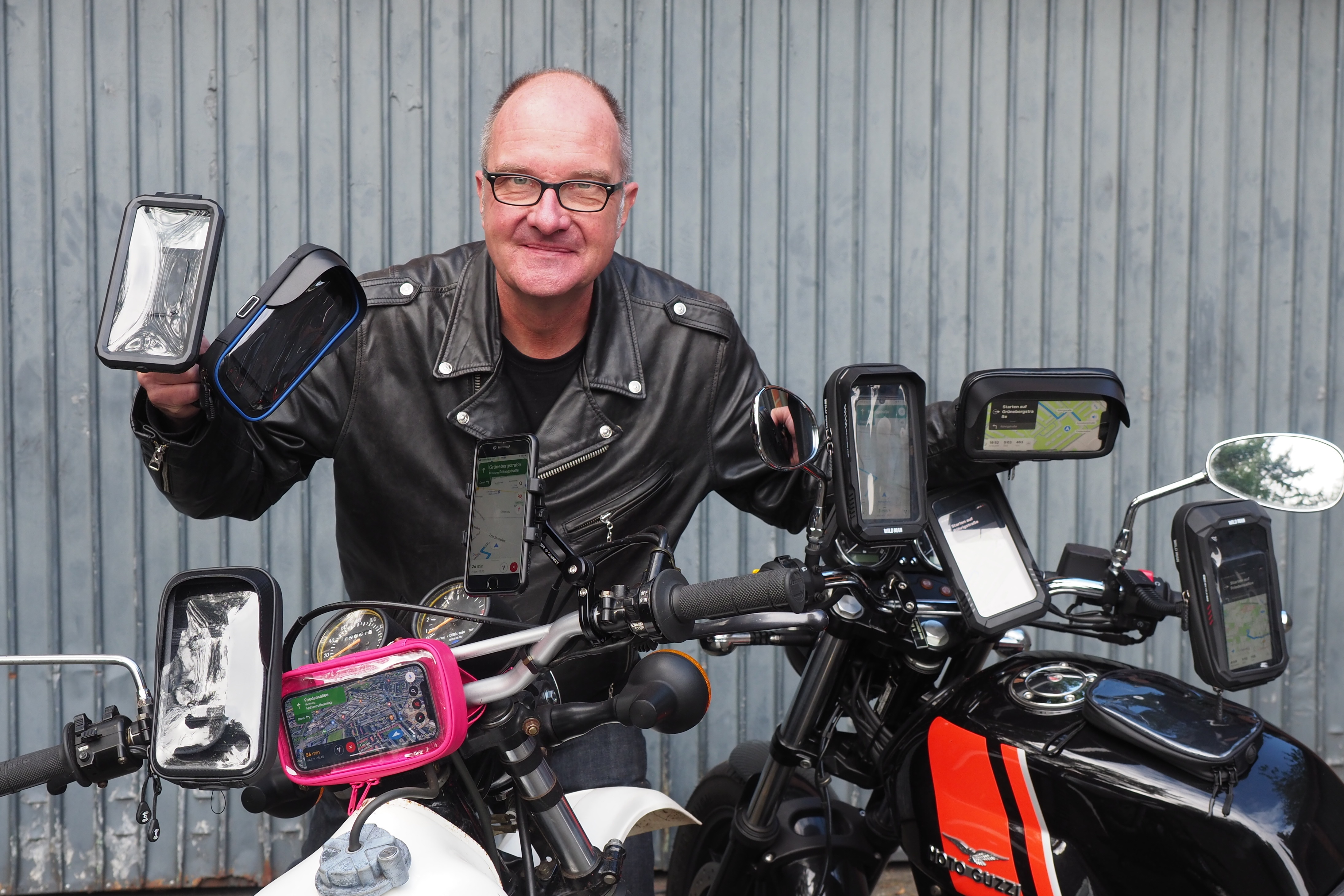 Motorrad-Handyhalterungen im Test - AUTO BILD