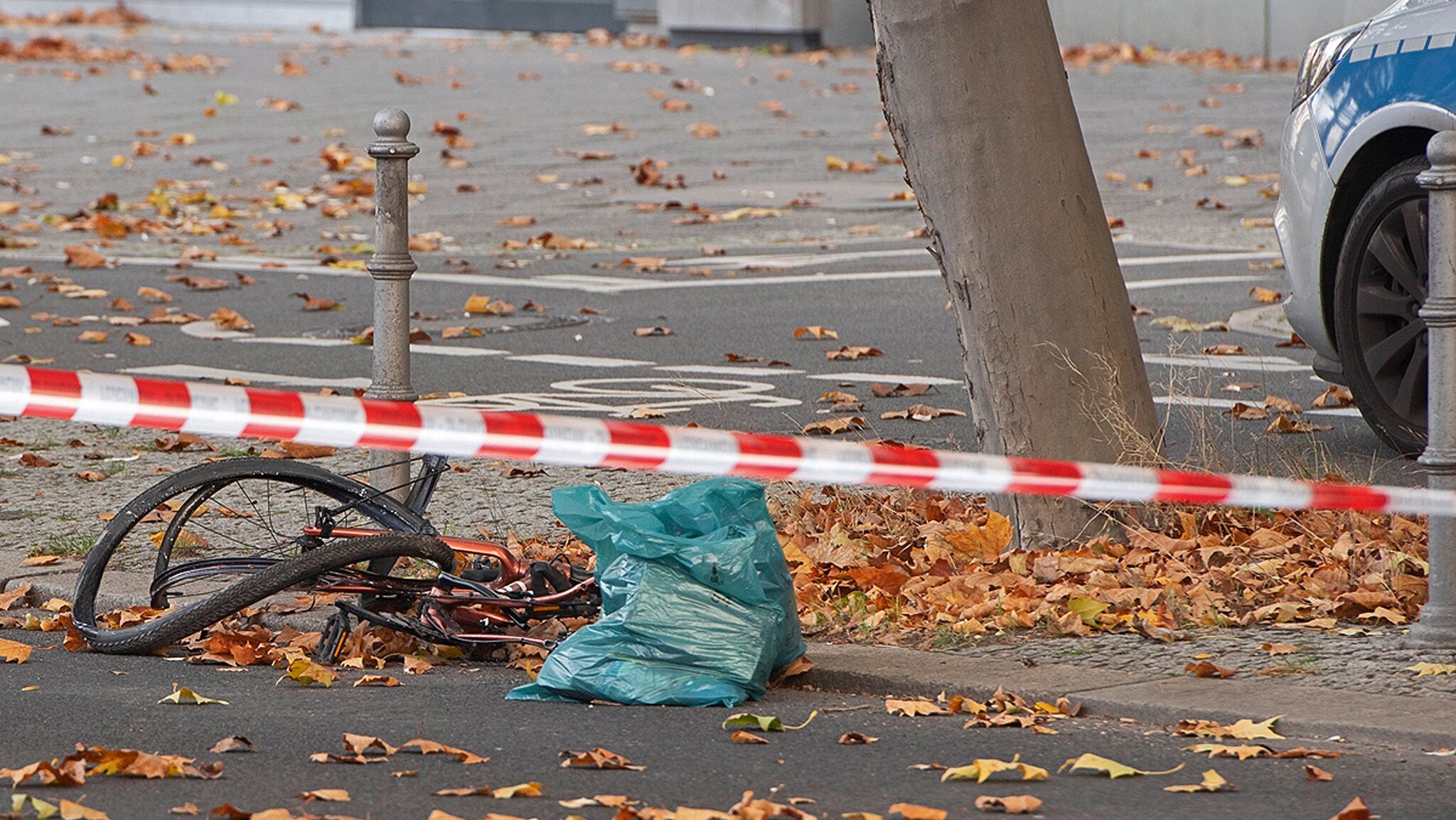 Stau verzögert Rettungseinsatz: Das droht den Klima-Aktivisten - AUTO BILD