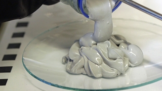 Die Powerpaste des Fraunhofer IFAM kann Wasserstoff speichern