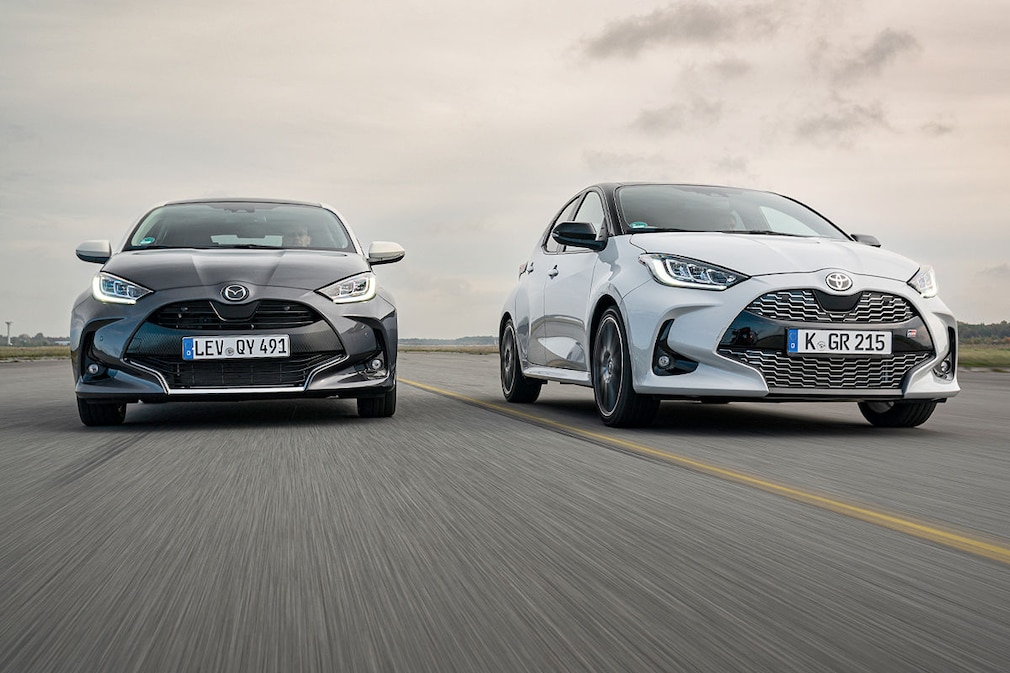Toyota Yaris 2012 vs Mazda2 2012: Perbandingan Komprehensif untuk Pembeli Cerdas