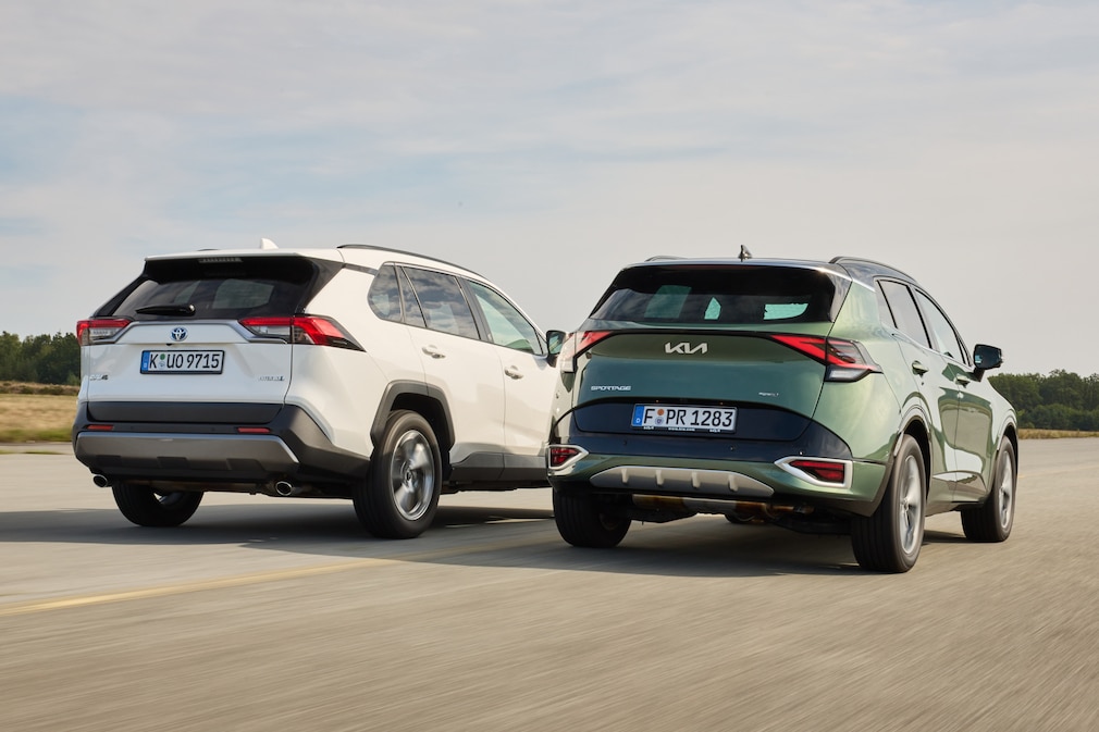 Kia Sportage vs. Toyota RAV4: zwei Vollhybrid-SUV im Test - AUTO BILD