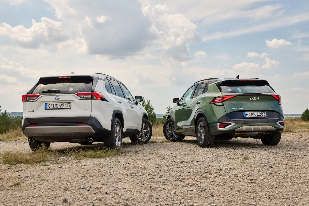 Kia Sportage 1.6 T-GDI Hybrid AWD Toyota RAV4 2.5 Hybrid 4x2