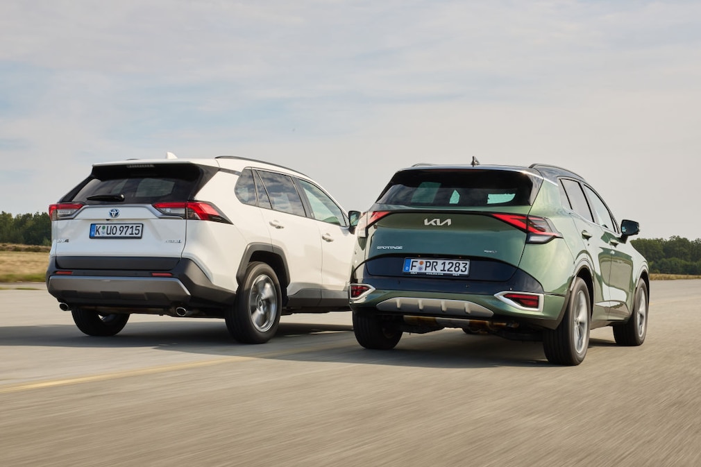 Kia Sportage 1.6 T-GDI Hybrid AWD Toyota RAV4 2.5 Hybrid 4x2