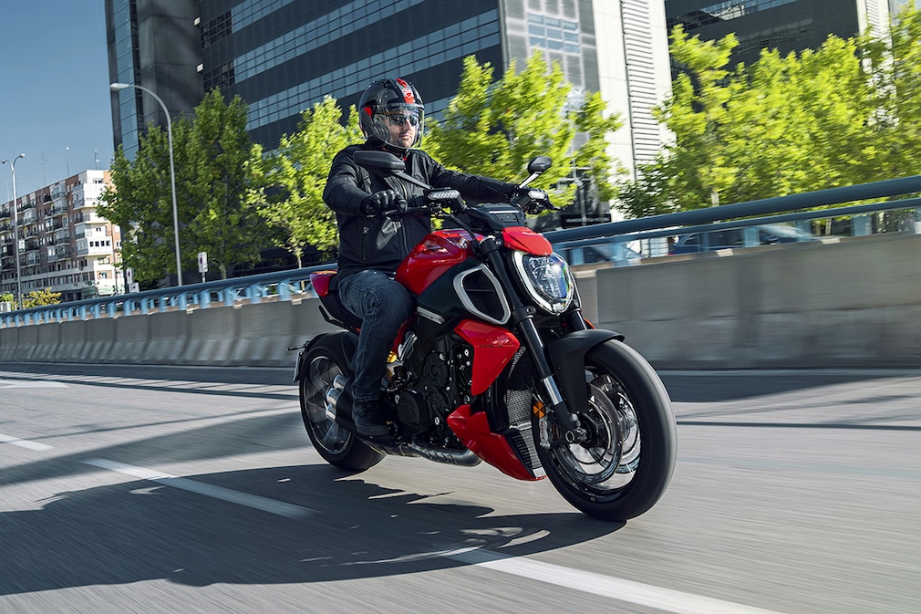 Ducati Diavel V4