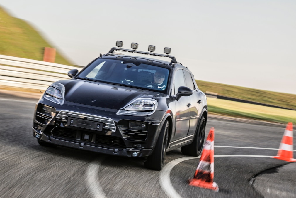 Porsche e-Macan