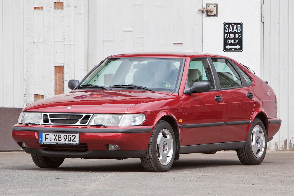 Saab 900 