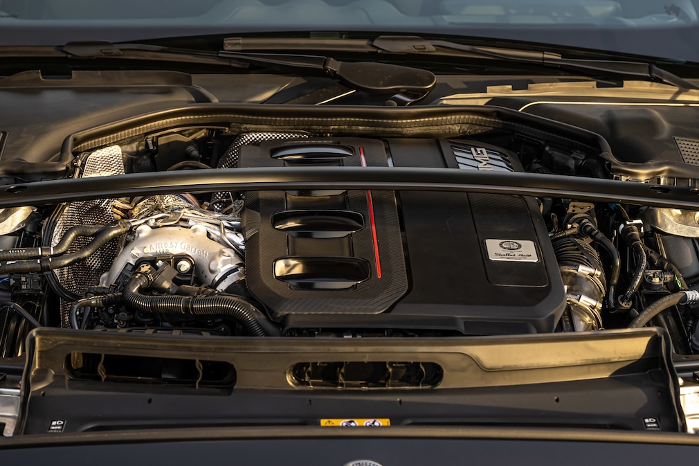 Mercedes-AMG C63 S E Performance