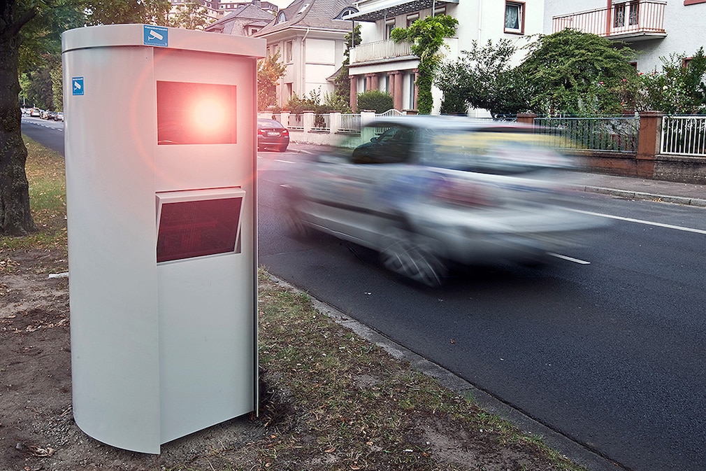 Blitzer und Bußgeld: Hamburg einsam an der Spitze - AUTO BILD