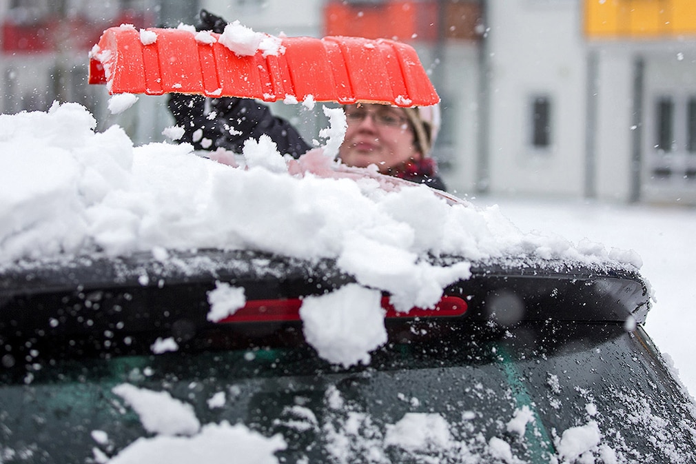 Winter: Ein Blick unter das Auto kann Leben retten - AUTO BILD