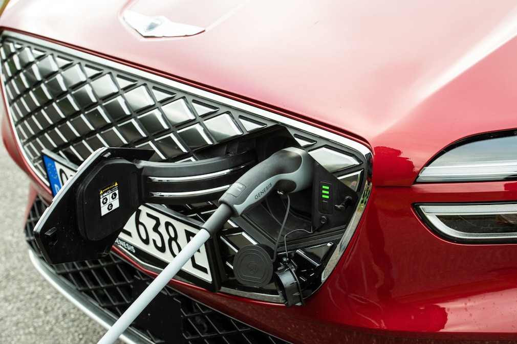 Genesis Electrified GV70