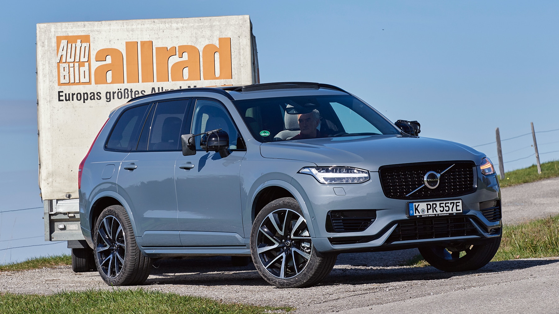 Volvo XC90 T8 PHEV im Zugfahrzeugtest AUTO BILD