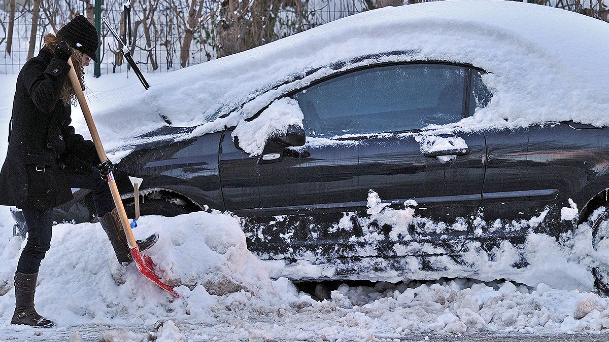 Wenn das Auto im Schnee feststeckt – das können Sie tun