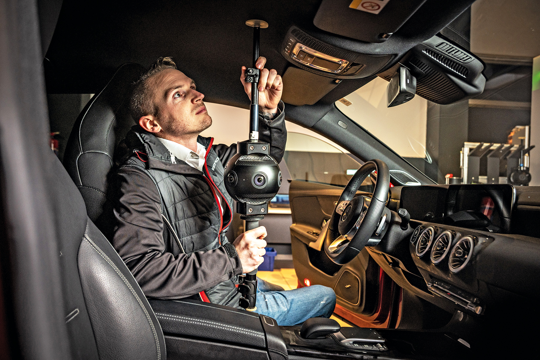Mercedes-Händler mit digitalem Showroom - AUTO BILD