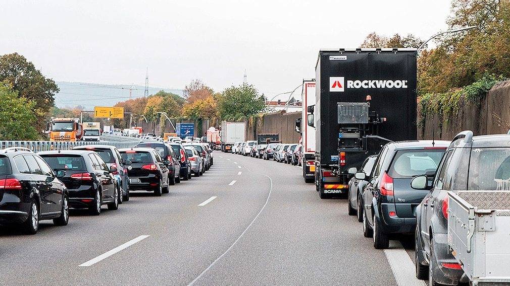 Autobahn Rettungsgasse Stau Autobahn Rettungsgasse Stau