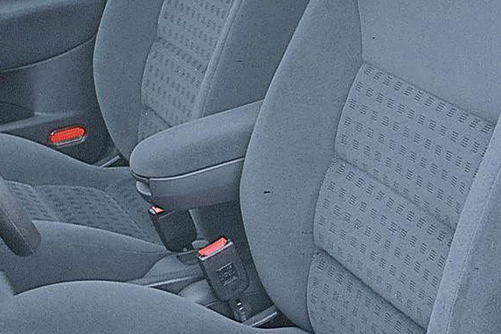 So stellen Sie Geklapper im Auto ab