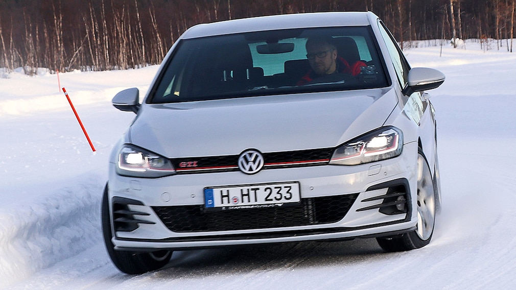 VW Golf GTI - Winterreifen 225/40 R 18 - Test bei Schnee